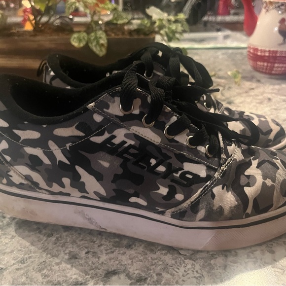 Heely Shoes - Picture 3 of 3